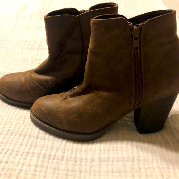 Boots - Picture 1 of 4